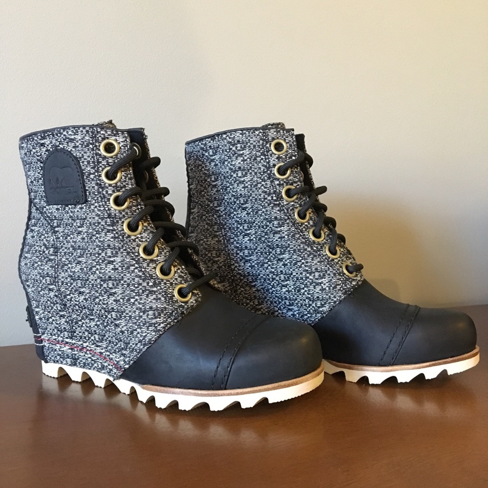 Sorel PDX Wedge Black Ankle Boot NWOB Size 6